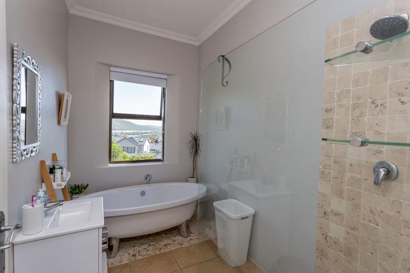 To Let 4 Bedroom Property for Rent in Crofters Valley Western Cape